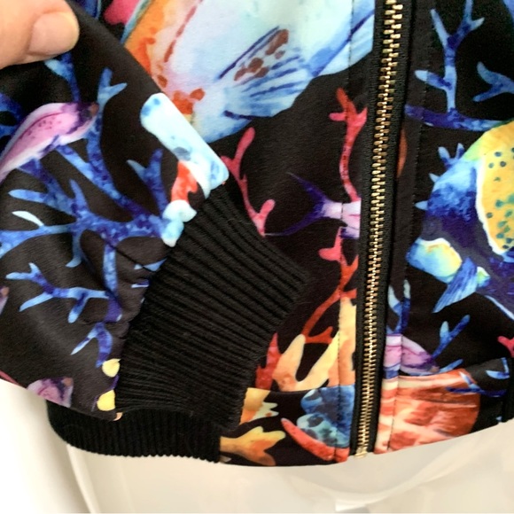 Woman's Freebird Jacket. Size Small. Fish Design. Excellent condition - Picture 4 of 5